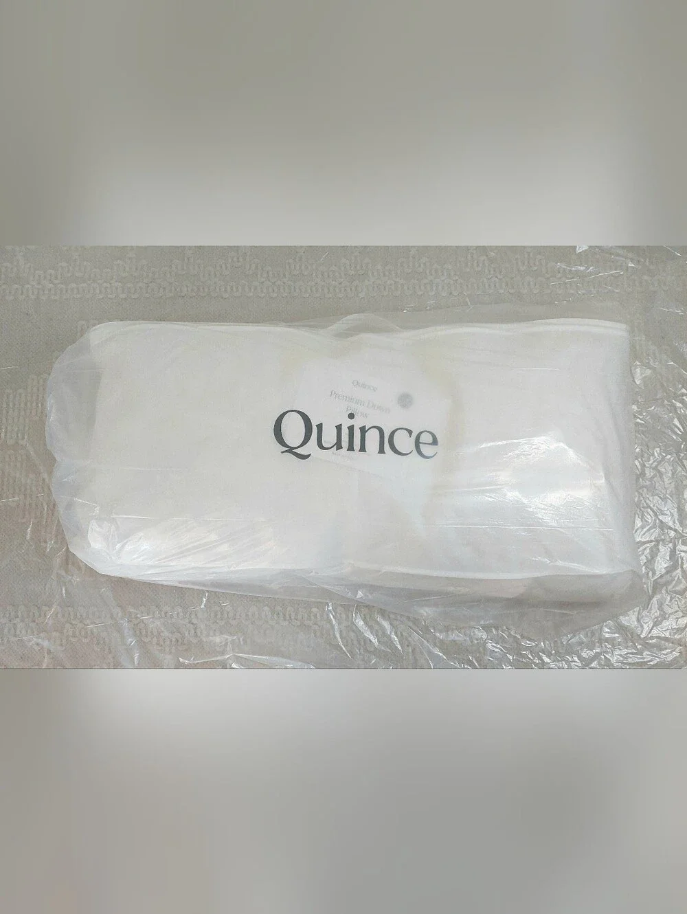 NWOT- Quince White Duck Down Premium Pillow! King(Medium)(P9)